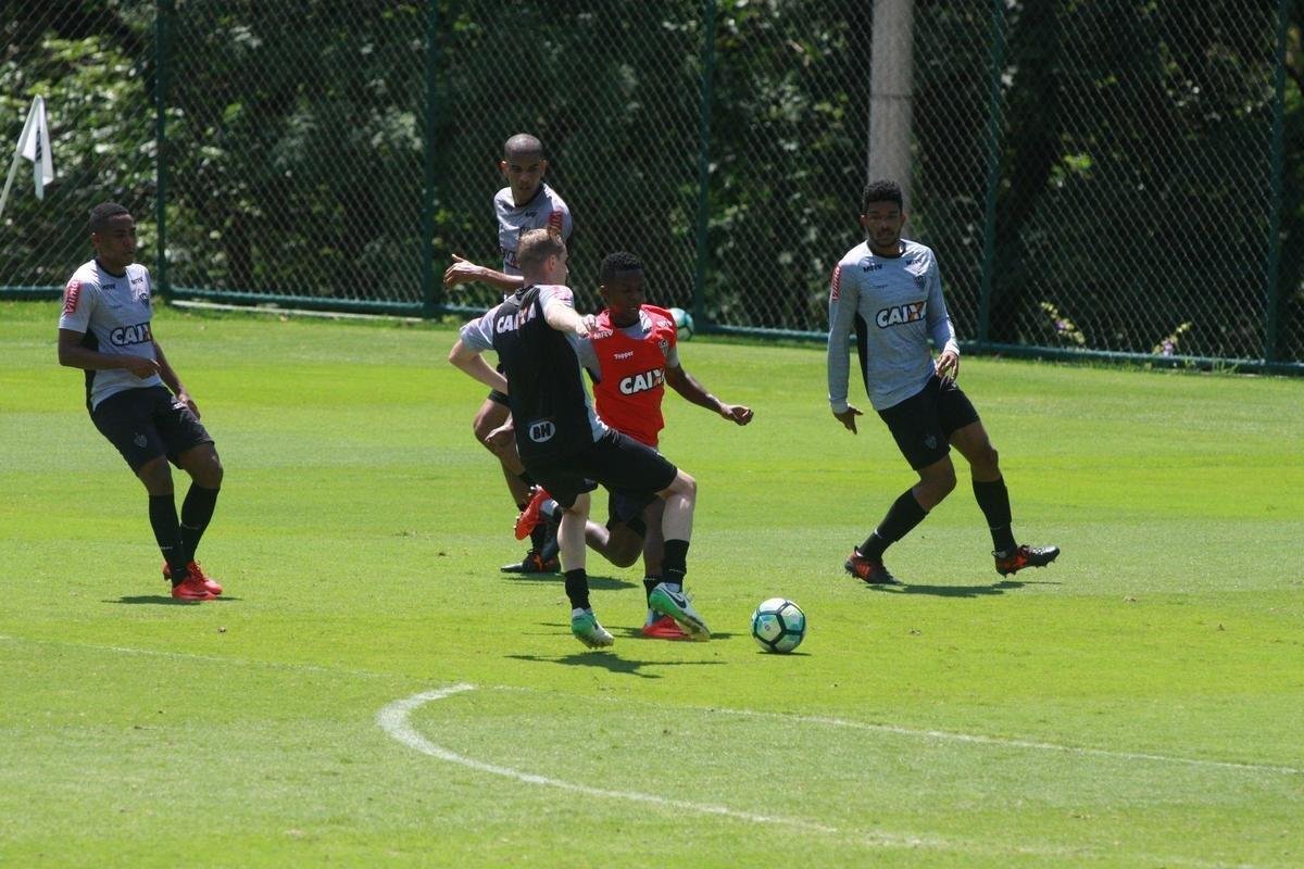 Elenco atleticano treinou, nesta quarta-feira, na Cidade do Galo, visando ao confronto contra o Grmio