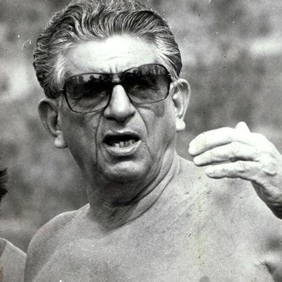 Fotos da carreira do polmico tcnico Yustrich, o Homo