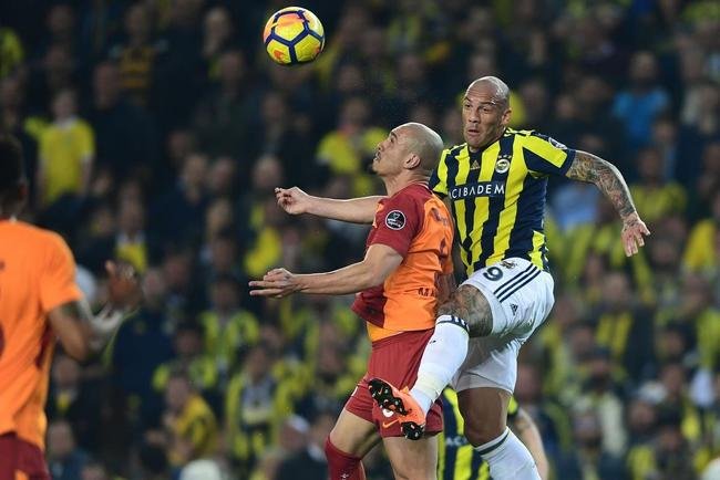 Maicon defendeu o Galatasaray da Turquia na temporada 2017/2018 e em parte de 2019