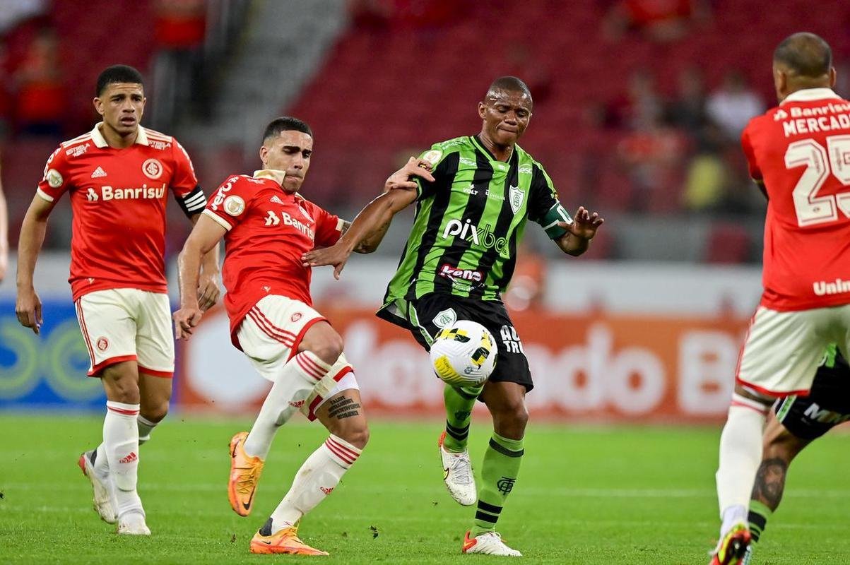 Fotos do duelo entre Internacional e Amrica, no Beira-Rio, em Porto Alegre, pela 16 rodada da Srie A do Campeonato Brasileiro.