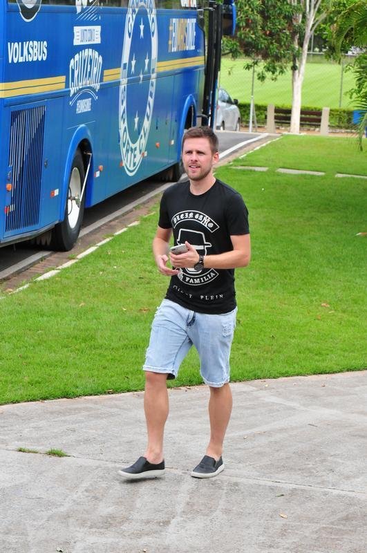 Cruzeiro iniciou temporada 2018 com reapresentao do elenco nesta quarta-feira; na foto, o lateral Ezequiel