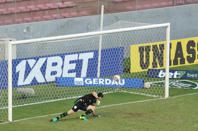 Gustavo Crecci marcou o gol da vitria do Villa Nova no Independncia, sobre o Amirca