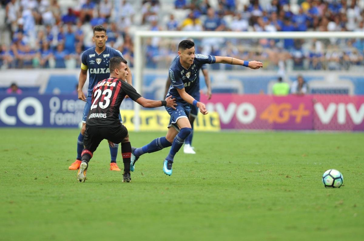 Fotos do jogo entre Cruzeiro e Atltico-PR, no Mineiro, pela 32 rodada do Brasileiro