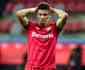 Paulinho machuca joelho, desfalca Bayer Leverkusen e ser operado na sexta-feira
