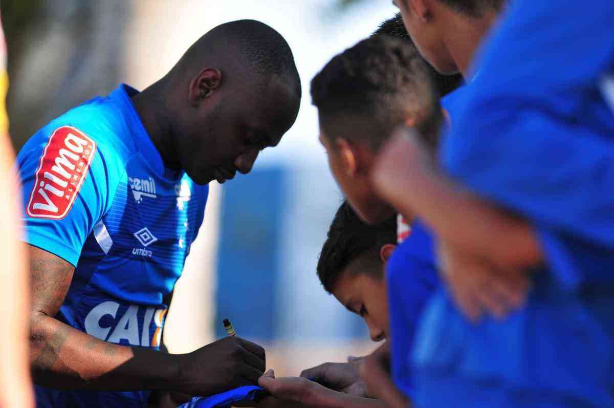 Fotos do treino do Cruzeiro desta sexta-feira, na Toca da Raposa II (Alexandre Guzanshe/EM D.A Press)