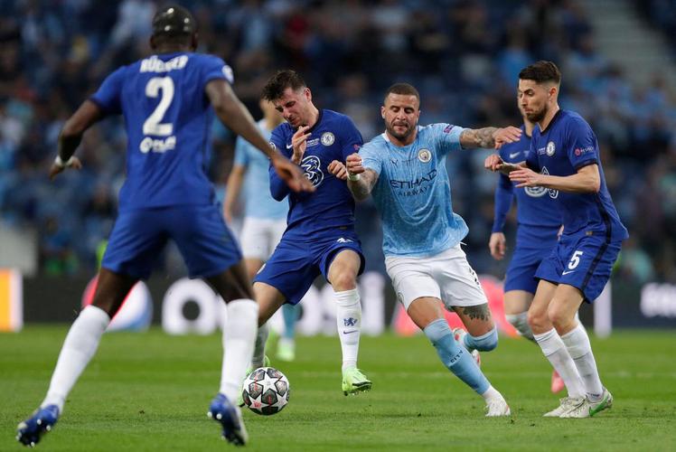 Imagens da grande decisão entre Manchester City e Chelsea no Estádio do Dragão