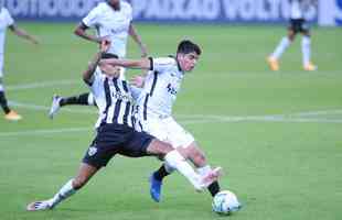 Araos marcou o segundo gol do Corinthians no Mineiro (Alexandre Guzanshe / EM DA PRESS)