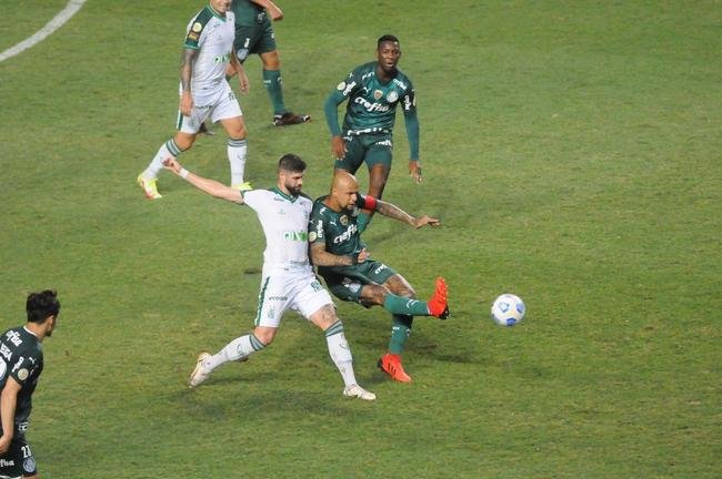 Na etapa final, Amrica desperdiou pnalti cobrado por Felipe Azevedo, mas conseguiu o empate em golao de Patric