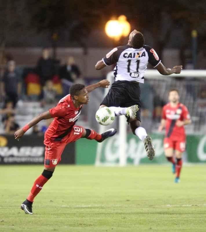 Com garotos e alguns reforos do profissional, Galo perde para o Bayer Leverkusen nos EUA