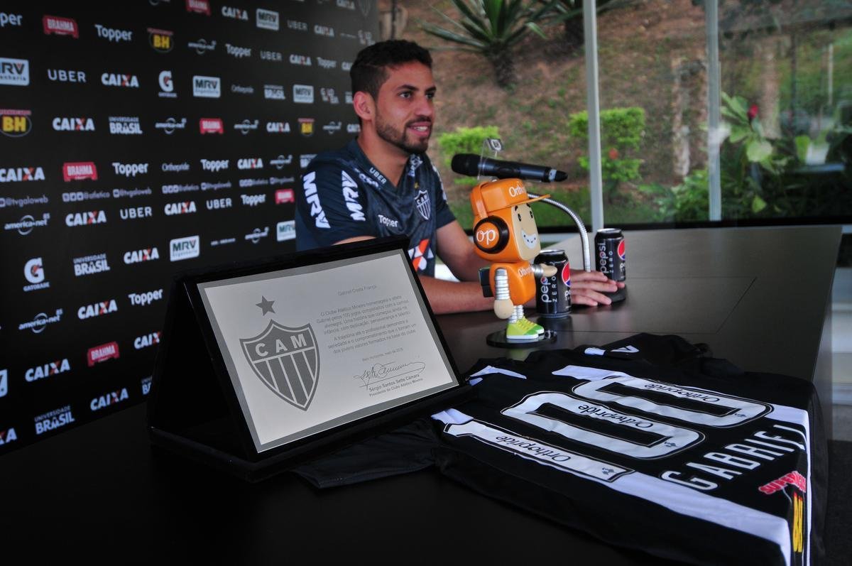 Gabriel completou 100 jogos pelo Atltico no empate por 0 a 0 com o San Lorenzo, no jogo de ida da Copa Sul-Americana, em 11 de abril