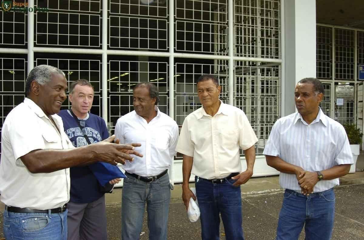 Em 2006, no aniversário de 40 anos do título da Taça Brasil de 1966, reportagem do Estado de Minas e do Superesportes reuniu no Mineirão alguns dos craques do Cruzeiro: Zé Carlos, William, Procópio, Neco, Natal, Dirceu Lopes, Evaldo e Tostão.