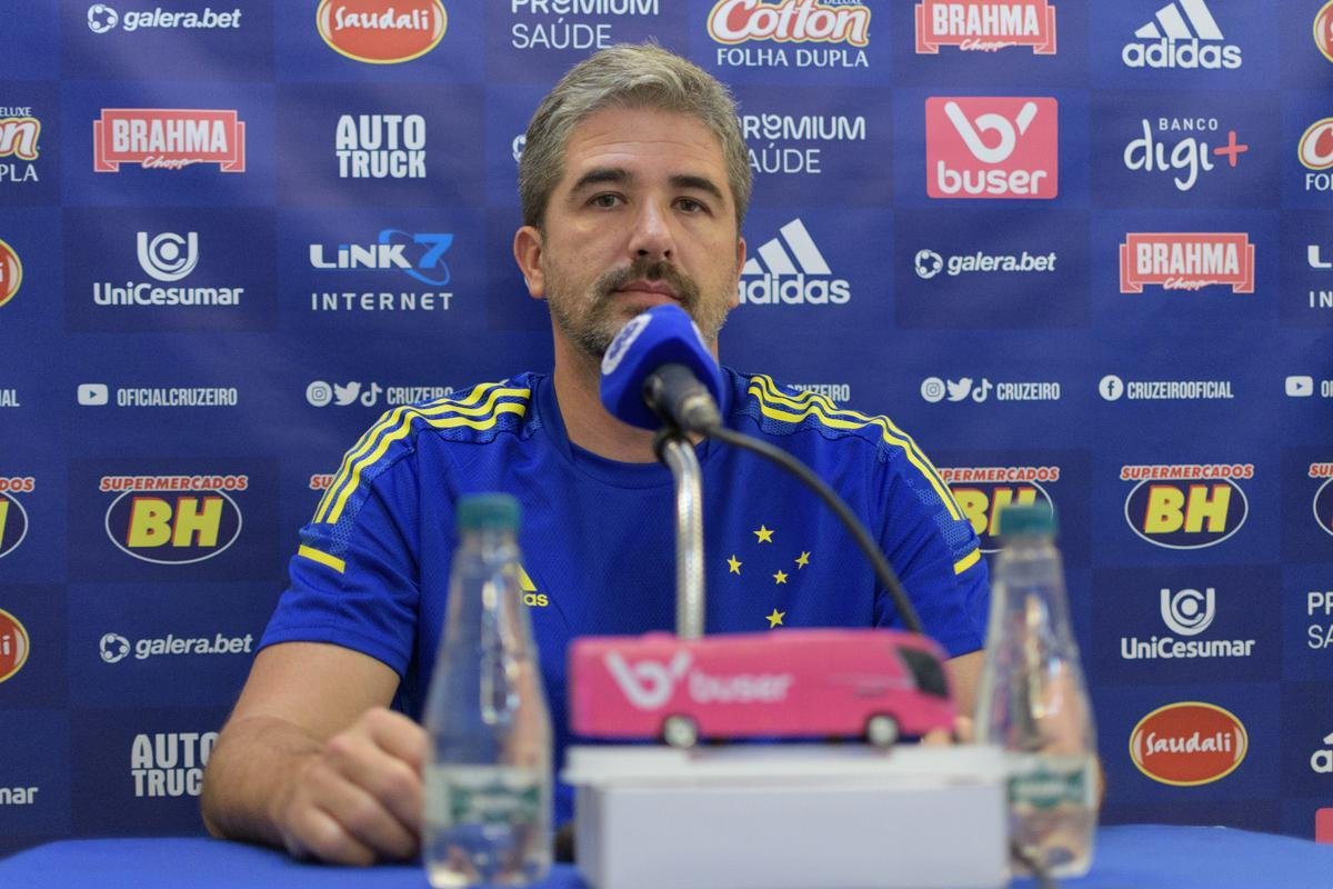 Junho/2021: O ms de junho foi, sem dvida, o mais movimentado da temporada do Cruzeiro. Logo no dia 6, mesmo sob muitos protestos, o clube anunciou a contratao do executivo Rodrigo Pastana, que estava no CSA. O profissional foi uma escolha pessoal do presidente Srgio Santos Rodrigues. 