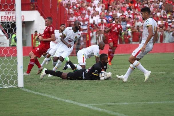 Náutico e Sampaio Corrêa iniciaram a decisão da Série C neste domingo