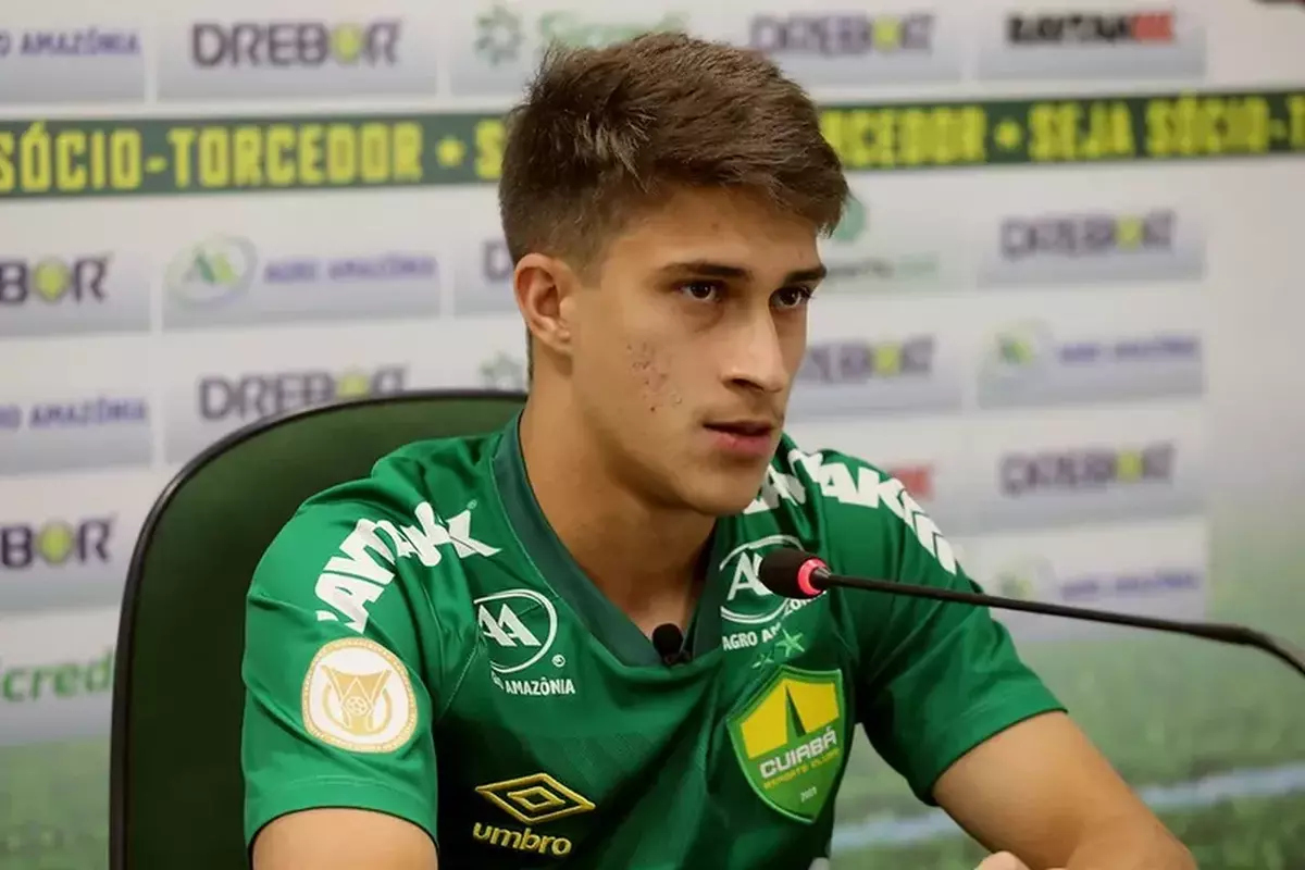 Cuiab contratou o meia-atacante Gabriel Pirani