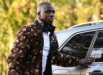 Benjamin Mendy é acusado de oito crimes sexuais contra cinco mulheres diferentes