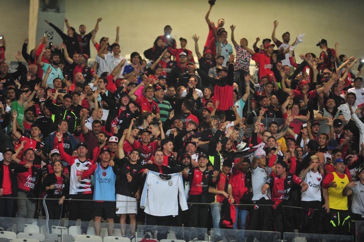 Fotos das torcidas de Atltico e Coln, no Mineiro, na semifinal da Copa Sul-Americana