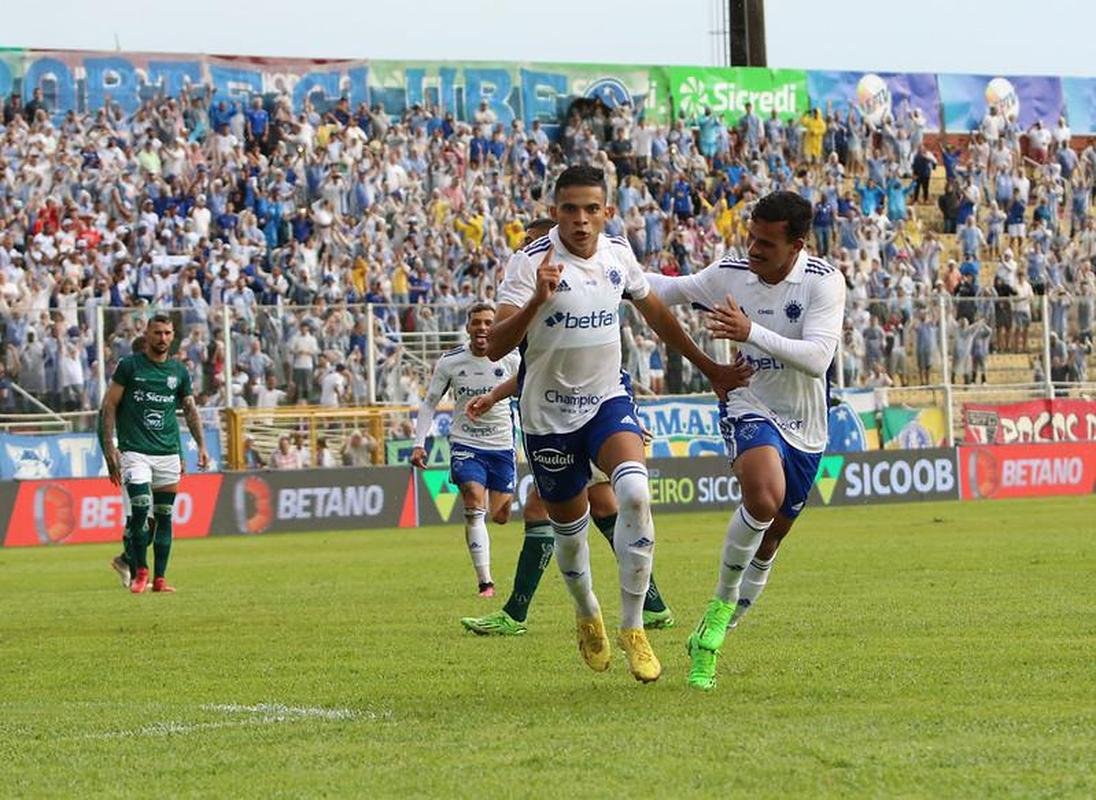 Fotos do jogo entre Caldense x Cruzeiro, no est�dio Ronald�o, em Po�os de Caldas, pela 7� rodada do Campeonato Mineiro