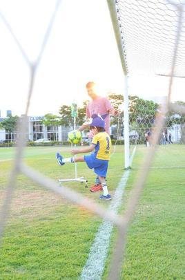Matheus, que sofre de displasia neuronal no intestino, visitou Toca da Raposa II e recebeu ateno dos cruzeirenses