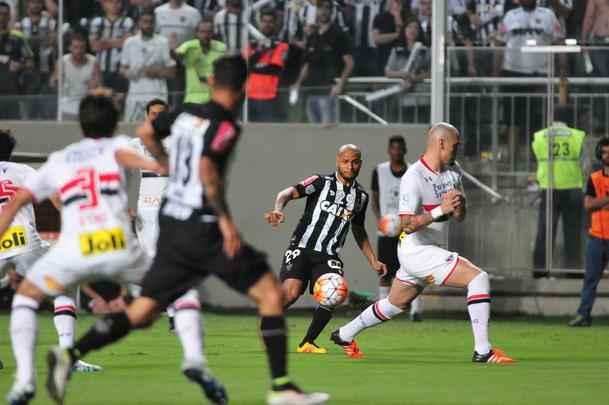 Imagens do primeiro tempo da partida entre Atltico e So Paulo, no Independncia, pela Libertadores
