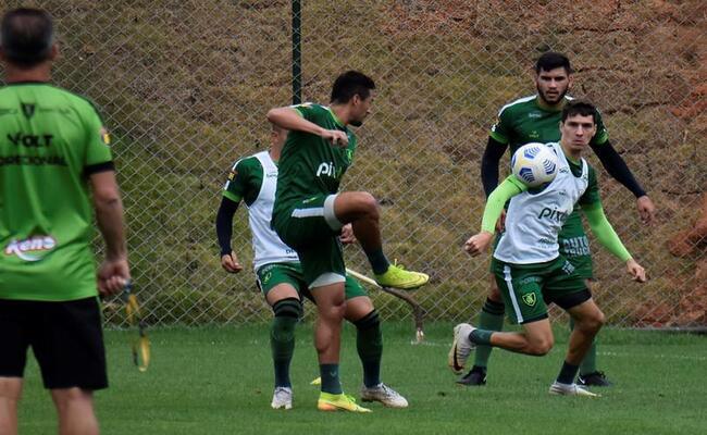 Al vinha sendo titular com o tcnico Vagner Mancini