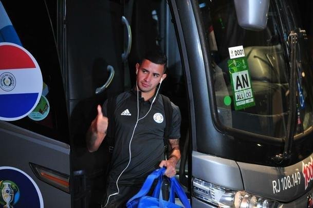 Seleo Paraguaia chegou ao hotel na Regio Centro-Sul de Belo Horizonte na noite desta segunda