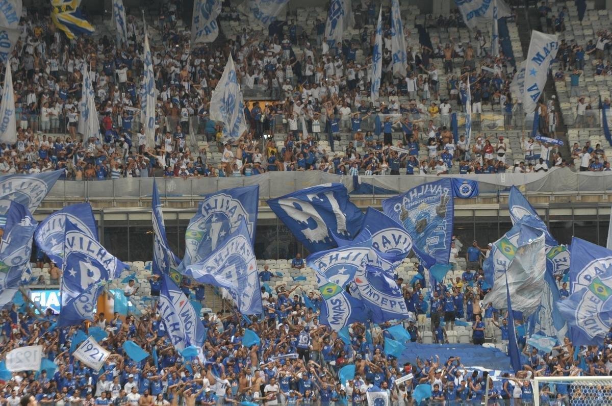 Fotos da torcida do Cruzeiro no primeiro clssico da final do Mineiro, contra o Atltico, no Mineiro