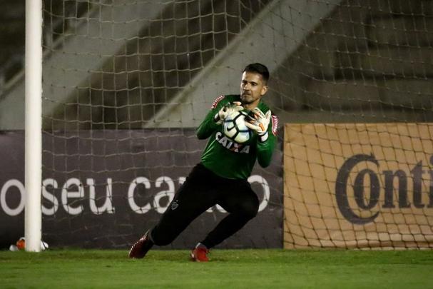 Jogadores trabalharam com bola no Almeidão, em João Pessoa, local da partida desta quarta, às 21h45, contra o Botafogo-PB, pela segunda fase da Copa do Brasil. Houve treinamento de pênaltis