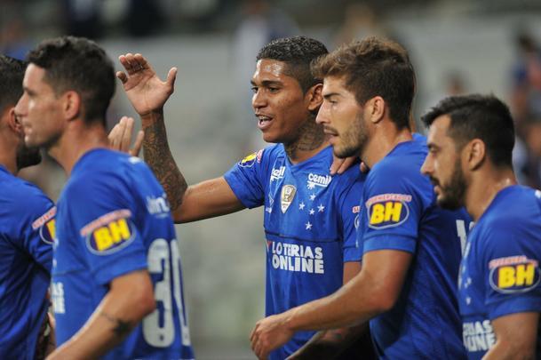 Raniel abriu o placar para o Cruzeiro aos 14 minutos do primeiro tempo