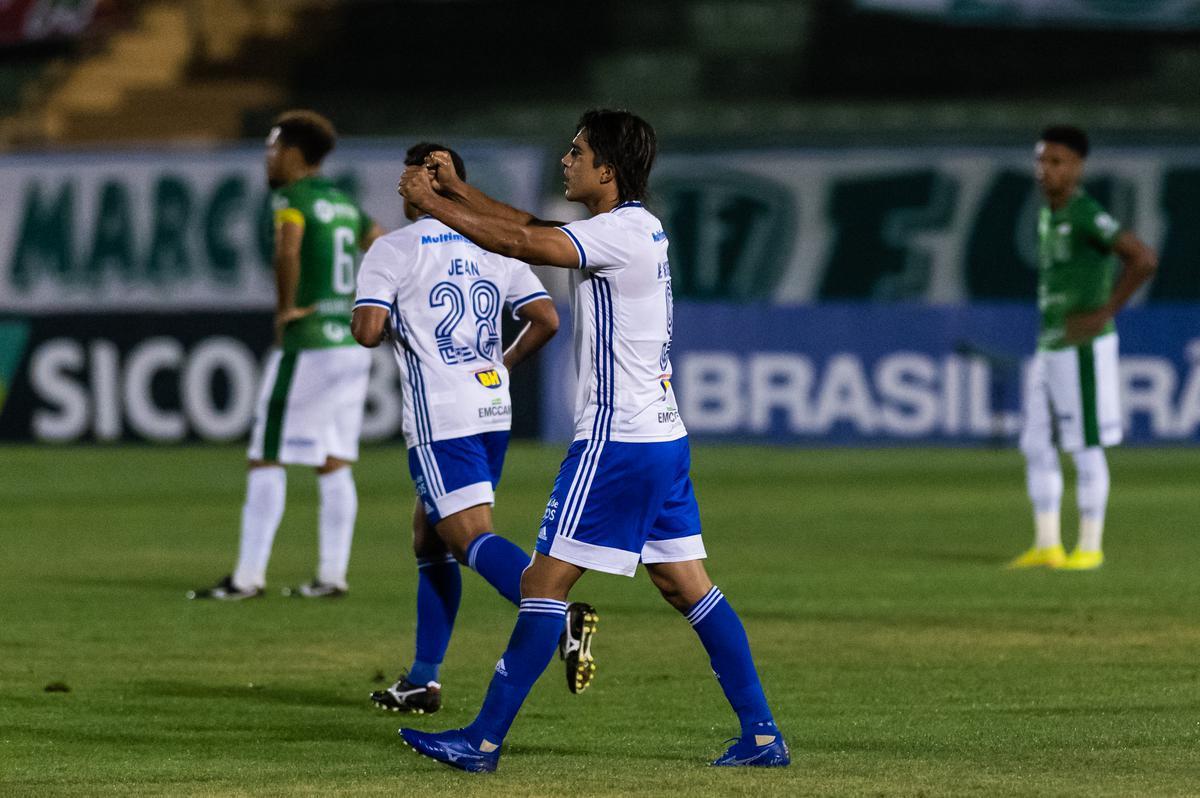 Fotos do jogo entre Guarani e Cruzeiro no Estádio Brinco de Ouro da Princesa, em Campinas, pela segunda rodada da Série B