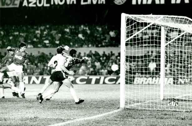 Lance do primeiro jogo entre Cruzeiro e Racing, no Mineirão