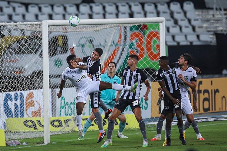 Botafogo 2 x 1 Atlético; Fogão rebaixado e lanterna
