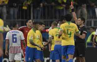 Lances do jogo entre Brasil e Paraguai, na Arena do Grmio, em Porto Alegre, pelas quartas de final da Copa Amrica
