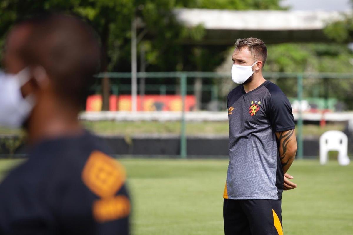 Na primeira semana, treinamento será físico, com grupos de 16 atletas. Jogadores são divididos em dois horários, sem contato e respeitando distanciamento
