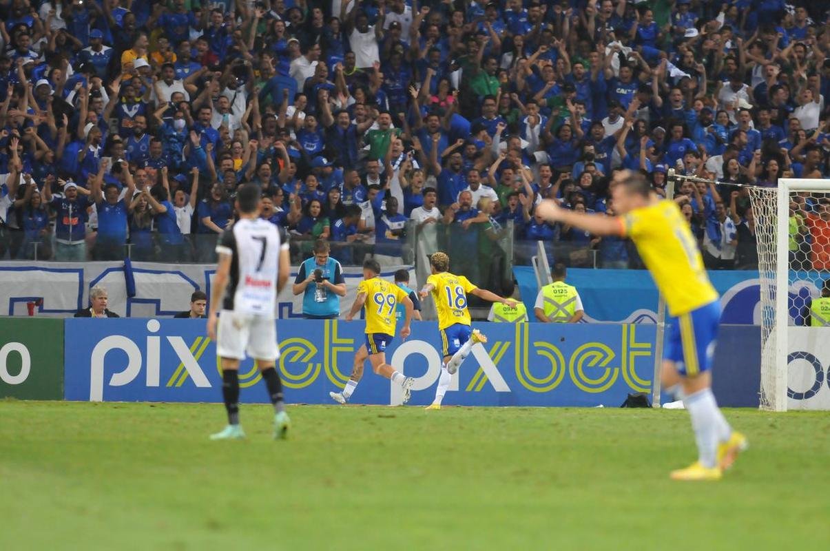 As melhores fotos do jogo entre Cruzeiro e Operrio-PR, no Mineiro, em Belo Horizonte, pela 29 rodada da Srie B do Brasileiro