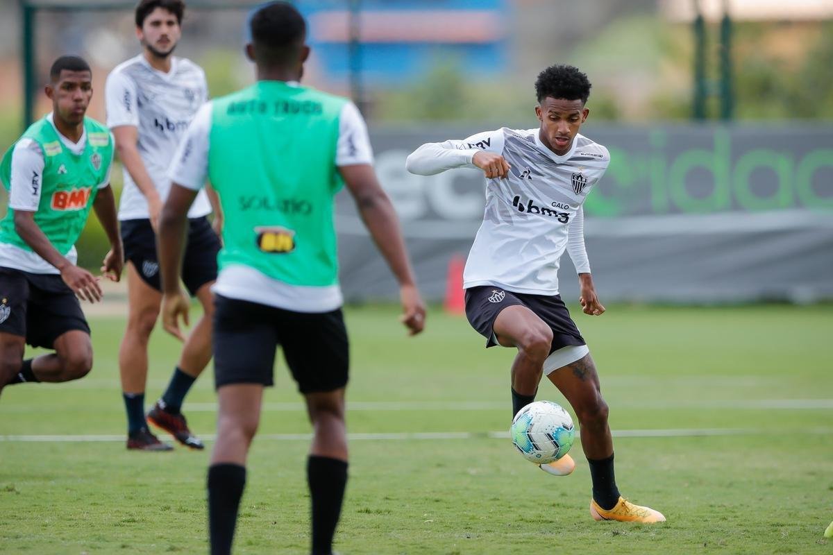 Aps polmica balada, Dylan e Marrony participam normalmente do treino na Cidade do Galo