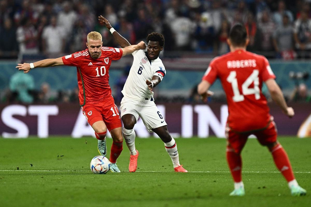 Fotos do jogo entre Estados Unidos e Pas de Gales no Estdio Ahmad bin Ali, pelo Grupo B da Copa do Mundo, no Catar