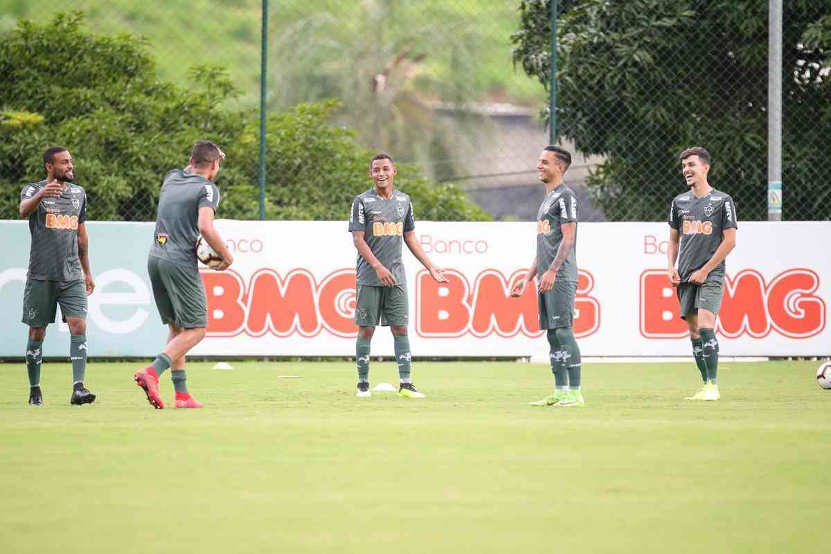 Em busca de reao na Libertadores, Atltico treinou na tarde deste domingo, na Cidade do Galo, antes de viagem para Montevidu, local da partida contra Nacional 