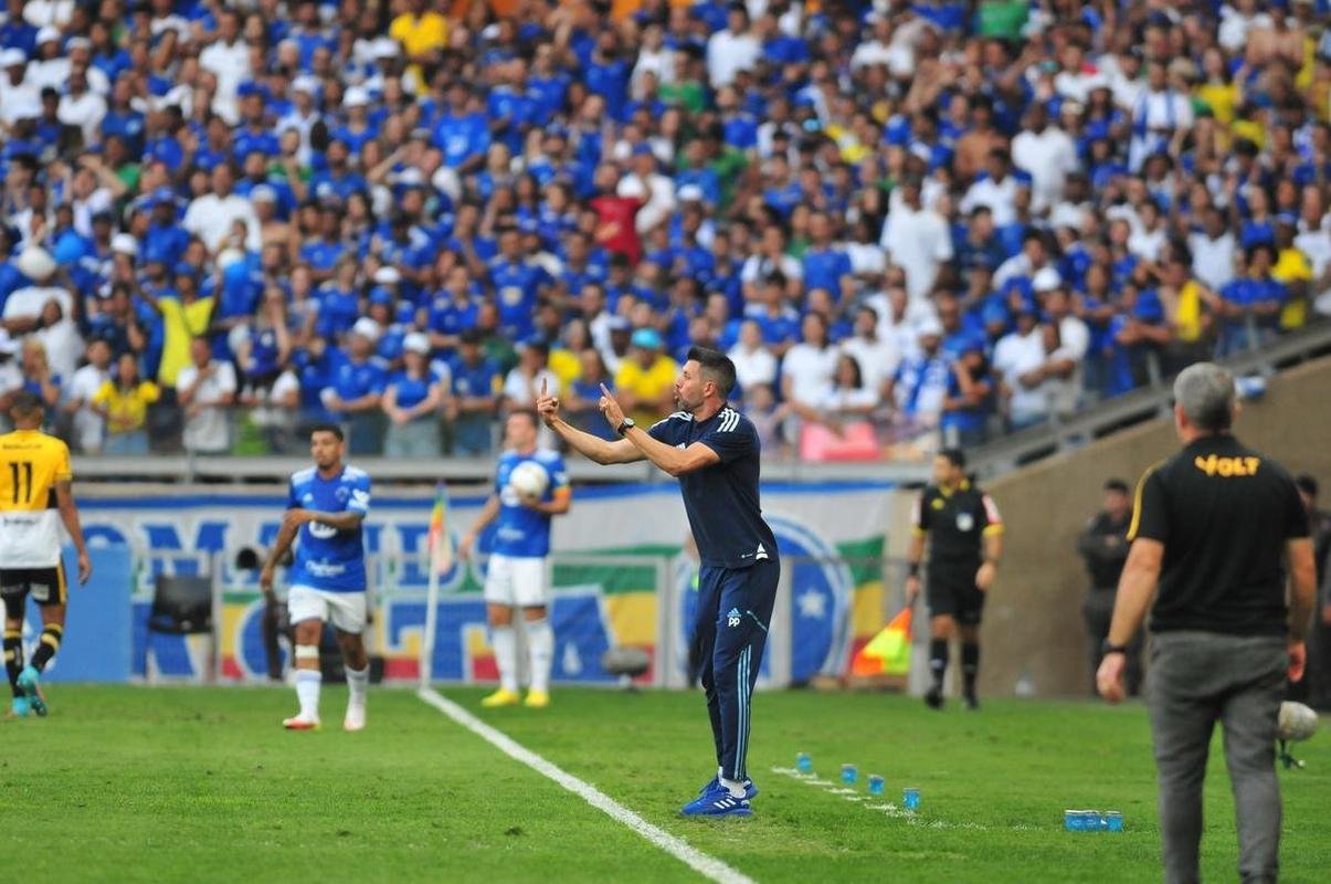 Fotos do jogo entre Cruzeiro e Cricima, neste domingo (4), no Mineiro, pela 28 rodada da Srie B