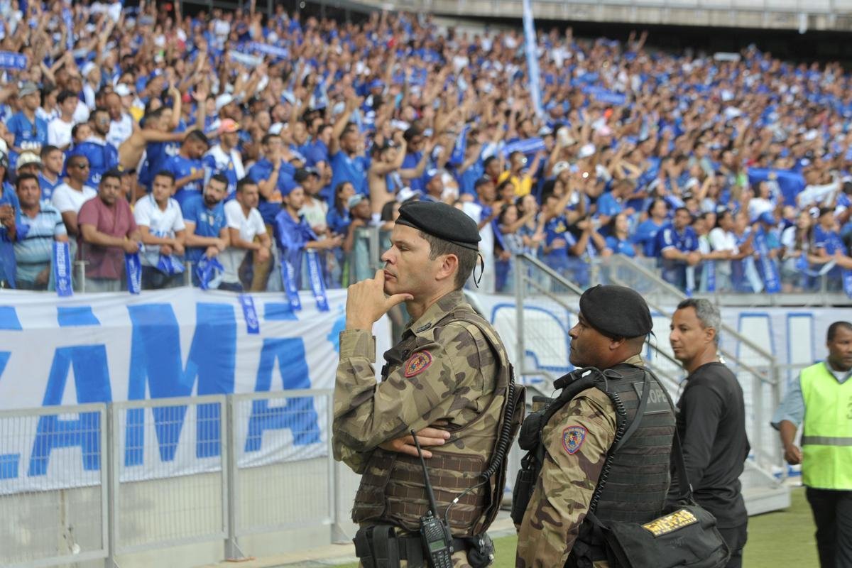 Fotos da torcida do Cruzeiro na primeira final do Mineiro, contra o Atltico, no Mineiro