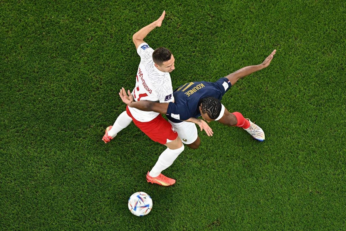 Lances da partida entre Frana e Polnia, pelas oitavas de final da Copa do Mundo.