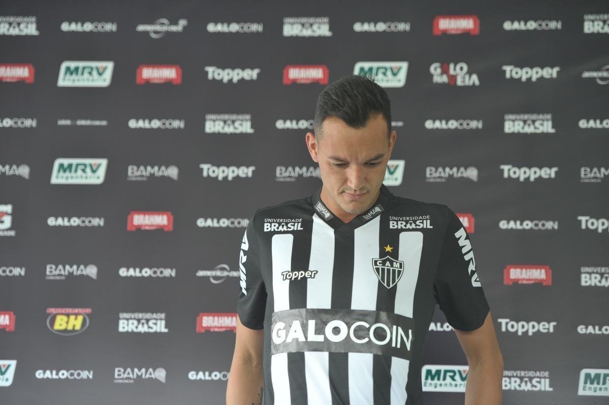 Zagueiro Rver, de 34 anos, assinou contrato com o Atltico at o fim da temporada 2021