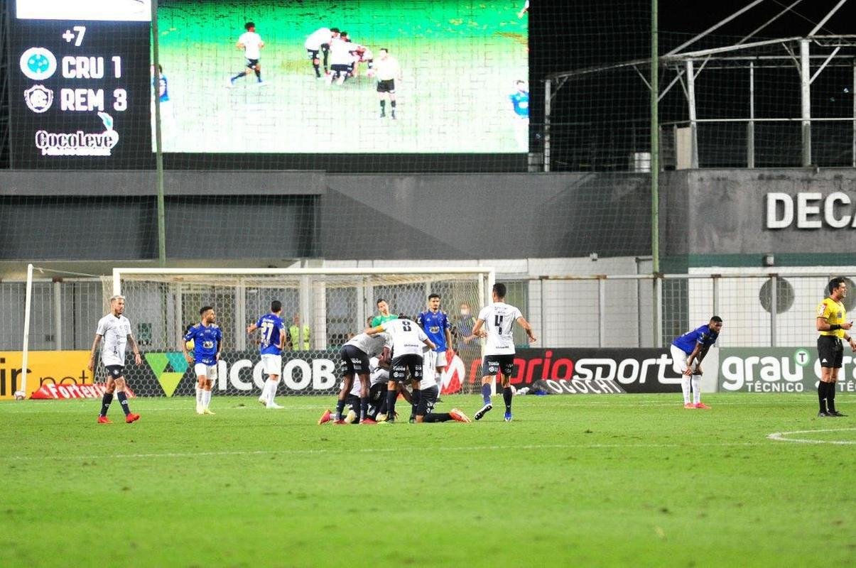 Cruzeiro leva dois gols no fim e perde para o Remo no Independncia, por 3 a 1, pela Srie B
