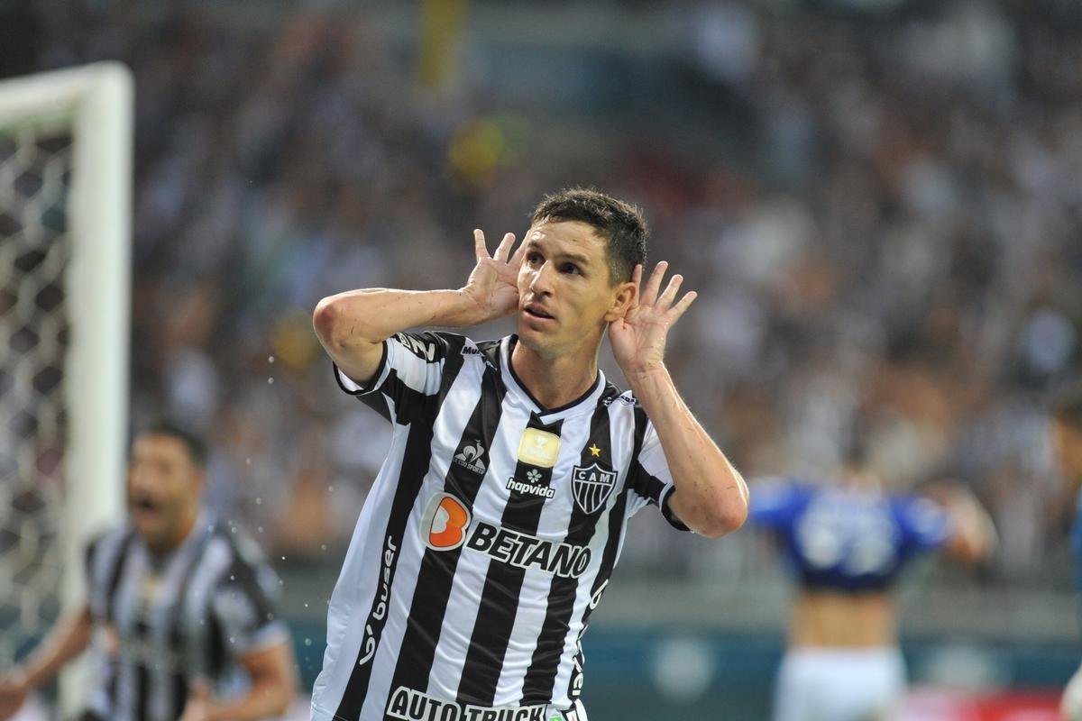 Galo venceu Cruzeiro com gols de Hulk (2) e Nacho. Edu descontou para a Raposa