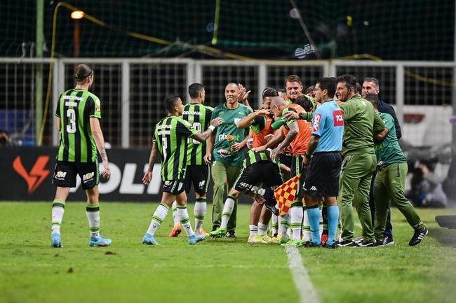 O Amrica venceu 25 partidas na temporada 2022. Foram 15 triunfos no Campeonato Brasileiro, cinco no Campeonato Mineiro, quatro na Copa do Brasil e um na Copa Libertadores.