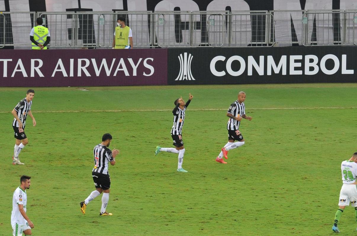 Impedido, Ademir empatou o clssico para o Atltico no Mineiro