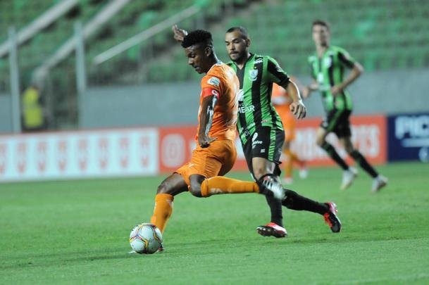Com gols de Felipe Augusto e Al, Amrica venceu Coimbra por 2 a 0, nesta segunda-feira, no Independncia, pela sexta rodada do Campeonato Mineiro