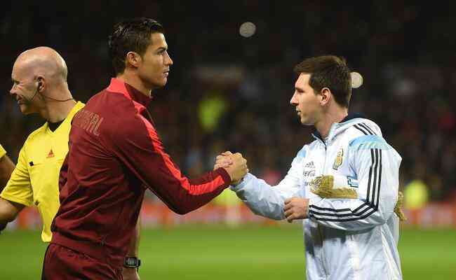 Cristiano Ronaldo (esq) e Lionel Messi (dir) durante confronto entre Portugal e Argentina