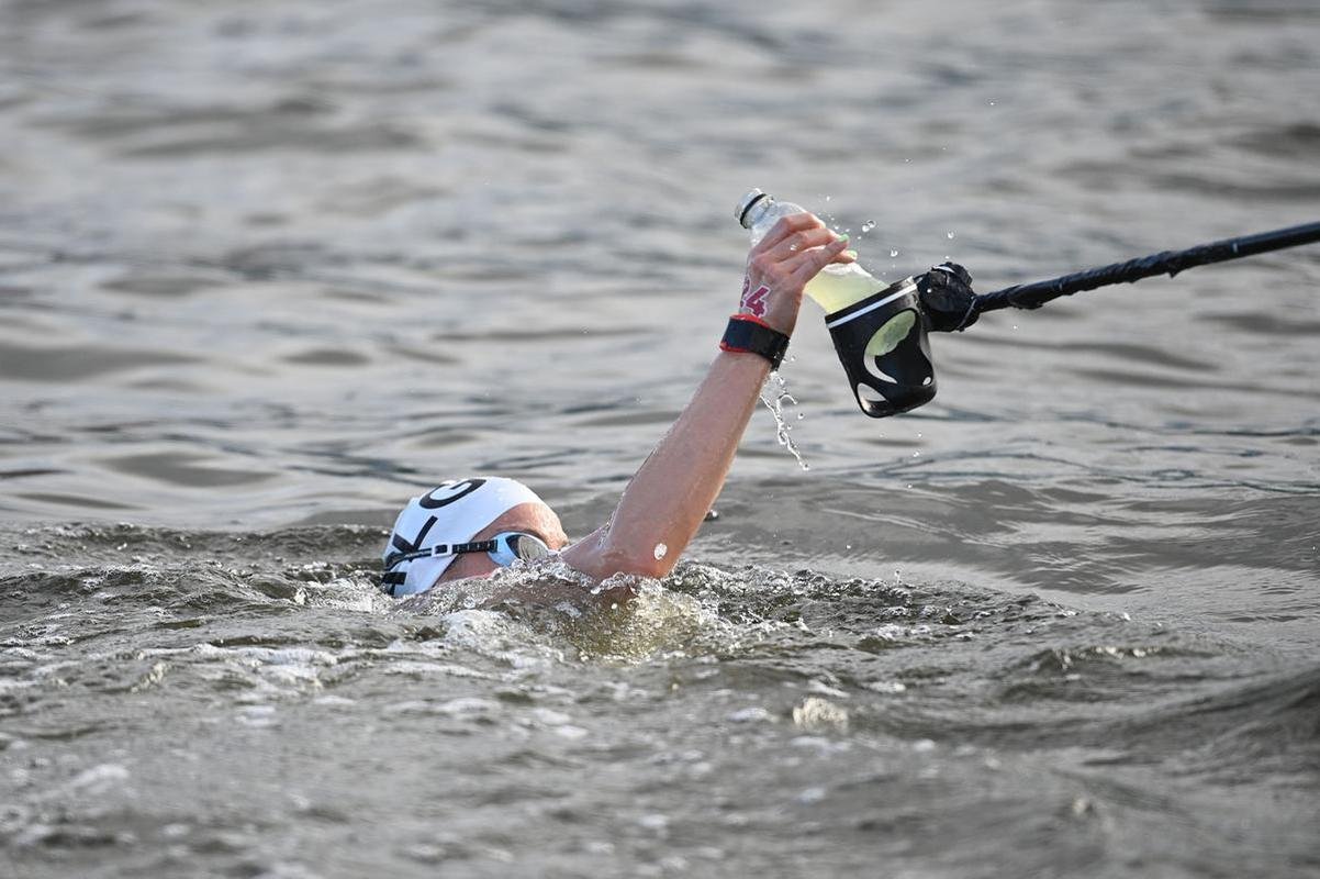 Ana Marcela Cunha fatura o ouro na prova de 10km da maratona aqutica em Tquio
