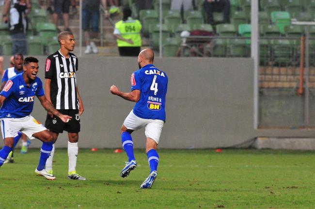 12/06/2016 - Atltico 2 x 3 Cruzeiro (Campeonato Brasileiro) - Em clssico marcado pela estreia de Fred com a camisa do Atltico logo diante do ex-clube Cruzeiro, melhor para a Raposa. Em jogo quente, com quatro expulses, sendo uma do Galo (Marcos Rocha) e trs da equipe celeste (Bryan, Lucas e Romero), melhor para a equipe da Toca da Raposa, que venceu de virada. Rafael Carioca abriu o placar para o Atltico, mas Alisson empatou pouco depois. Na etapa final, Riascos (ele mesmo), virou o jogo. Mas, pouco depois, Fred deixou tudo igual. Mas a torcida atleticana no teve tempo para comemorar, pois Bruno Rodrigo marcou e deu nmeros finais ao jogo.