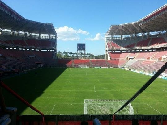 Imagens do Estádio Metropolitano de Lara